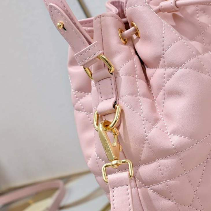 Picture of Dior Handbags _SKUfw239226038fw